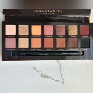 Anastasia Beverly Hills Warm Rose & Bronze Eyeshadow Palette- soft glam